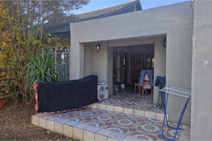4 Bedroom Property for Sale in Wilkoppies North West